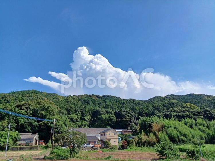 サマーウォーズみたいな感じの田舎風景 空,帰省,自然の写真素材