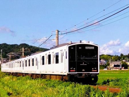 田園を走るJR九州305系(筑肥線) 田園を走るJR九州305系(筑肥線)の写真