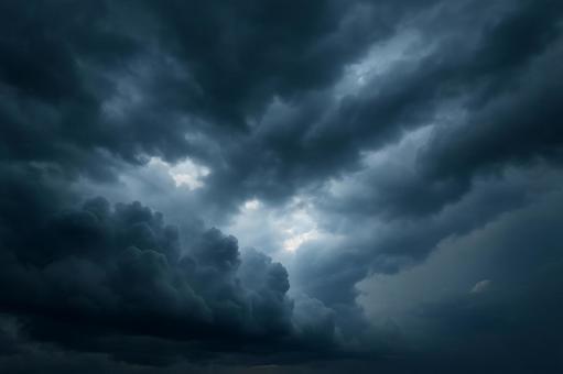 雷雲が広がる夏空 雷雲が広がる夏空の写真