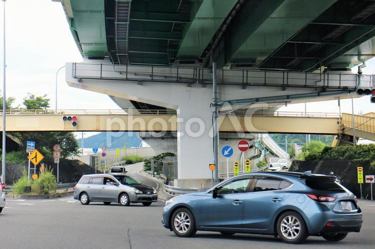 複雑な交差点 立体交差 バイパス道路橋脚 歩道橋 複雑な交差点 立体交差 バイパス道路橋脚 歩道橋 交差点,立体交差,複雑の写真素材