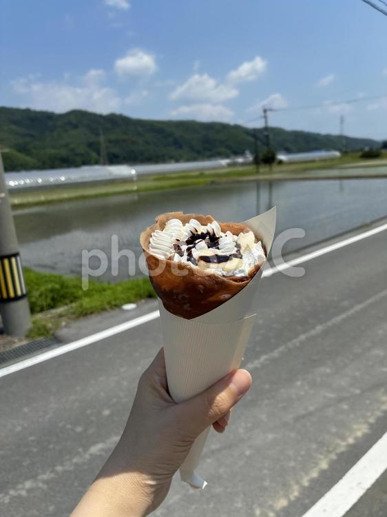 クレープ~田植えとクレープ~ 山,道路,木の写真素材