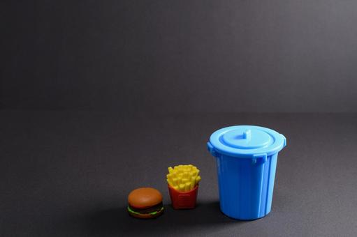 転売でハンバーガーを捨てるイメージ ハンバーガー,ポテト,転売の写真素材