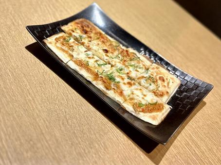 チーズと神楽南蛮味噌のピザ チーズと神楽南蛮味噌のピザの写真