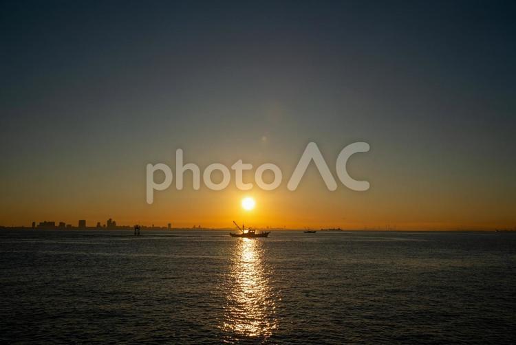 朝焼け　日の出　東京湾 朝焼け,朝,海の写真素材
