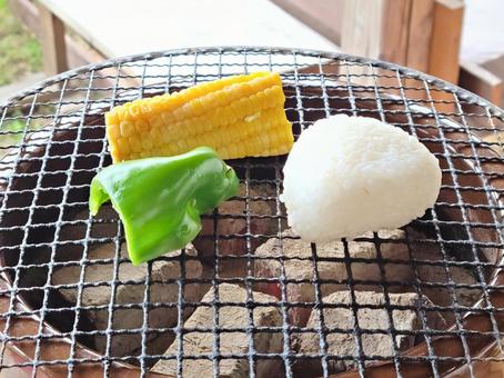 炭火の香りと昼ごはん 火鉢,炭火,焼きの写真素材