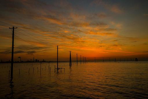 海中電柱 海中電柱,久津間海岸,夕陽の写真素材