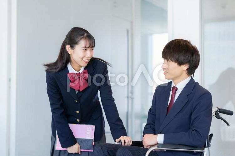 車椅子の高校生と女子高生 教育,塾,勉強の写真素材