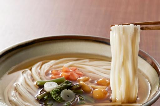 稲庭うどん　箸上げ 稲庭うどん,箸上げ,クローズアップの写真素材