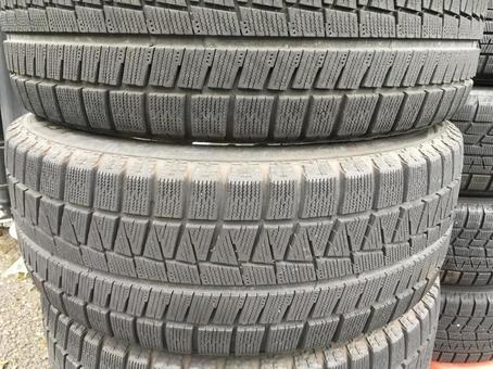 スタッドレスタイヤ スタッドレス,タイヤ,冬の写真素材