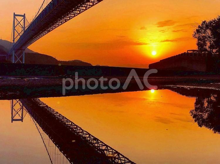 【風景写真】水たまりに映える因島大橋 自然,風景,景色の写真素材