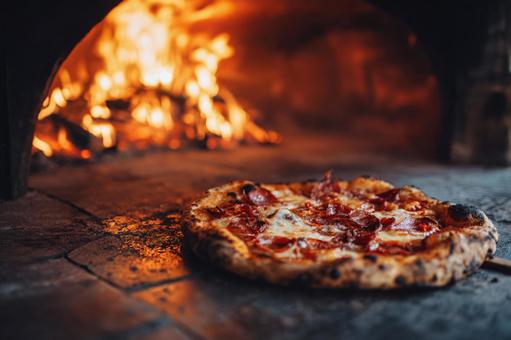 ピザと焼くためのかまどの写真
