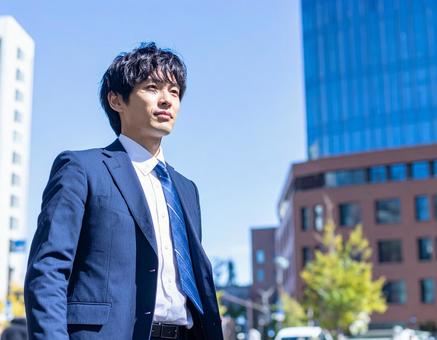 爽やかな印象のビジネスマン男性 爽やかな印象のビジネスマン男性の写真