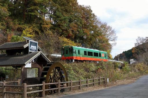 水車と気動車 真岡鐵道,ローカル線,水車の写真素材