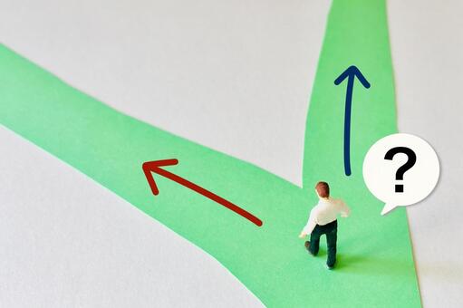 ビジネスマンの分かれ道 選択,分かれ道,はてなの写真素材