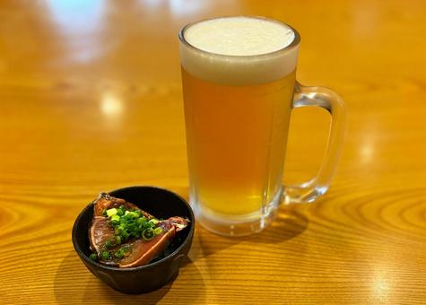 ビールとカツオたたき ビールとカツオたたき 生ビール,のどごし,アルコールの写真素材