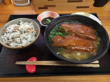 沖縄てびちそば・じゅーしー・もずくセット 沖縄てびちそば・じゅーしー・もずくセット てびちそば,定食,セットの写真素材