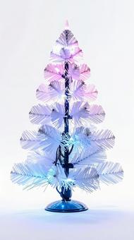 光るホワイトクリスマスツリー 光るホワイトクリスマスツリーの写真