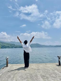 野尻湖 男性 後ろ姿 野尻湖 男性 後ろ姿 野尻湖,湖,長野県の写真素材