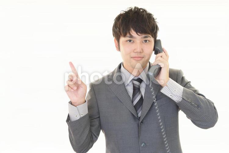 指示する笑顔のビジネスマン 男性,ビジネスマン,男の写真素材