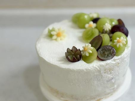 ぶどうと花のデコレーション手作りケーキ ぶどうと花のデコレーション手作りケーキ ケーキ,手作りケーキ,ホールケーキの写真素材