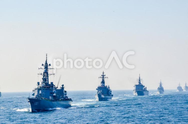 青い海の護衛艦の隊列 海上自衛官,観艦式,jmsdfの写真素材