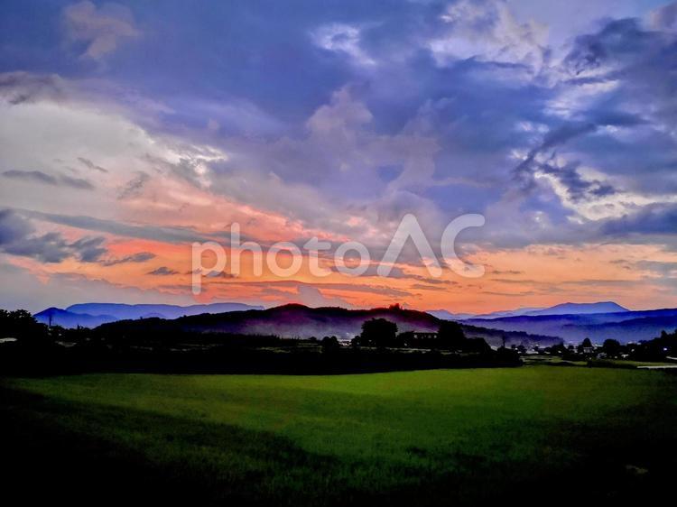沼田市の夕焼け 夕焼け,絶景,夕暮れの写真素材