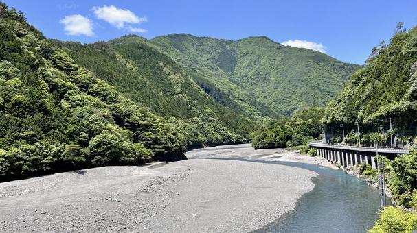 自然豊かな山々 自然豊かな山々 夏,山,山道の写真素材