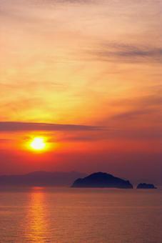 日没の島影の写真