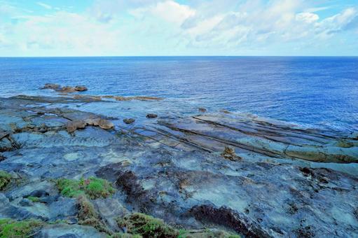 沖縄・与那国島の久部良から見る海 沖縄・与那国島の久部良から見る海の写真
