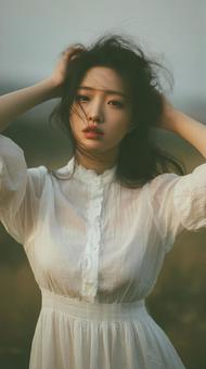 儚くも美しい:光の中に立つ20代女性 儚くも美しい:光の中に立つ20代女性の写真
