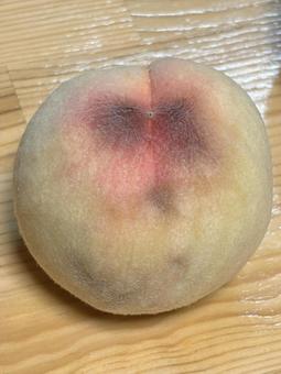 傷んだ桃 傷んだ桃 桃,腐った,傷んだの写真素材