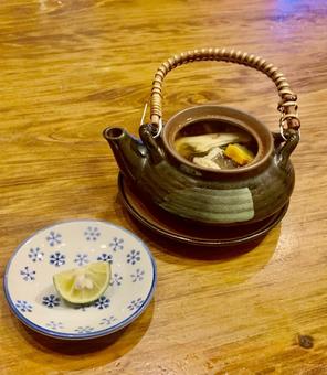 松茸の土瓶蒸し 松茸の土瓶蒸し 松茸,土瓶蒸し,まつたけの写真素材
