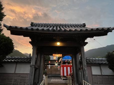 お寺の門 お寺の門の写真