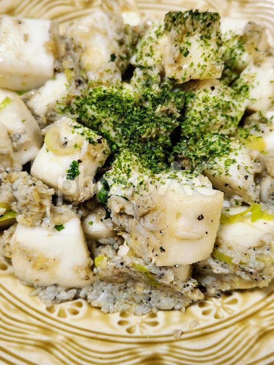 はんぺんとジャコの炒め2 しらす干し,はんぺん,炒め物の写真素材