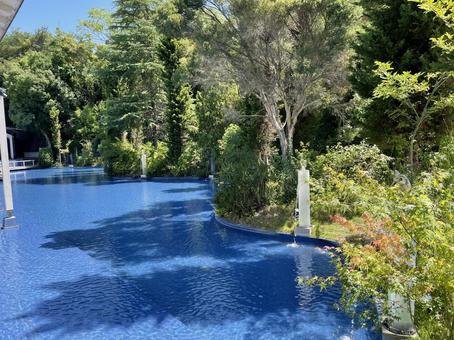 美術館前の写真