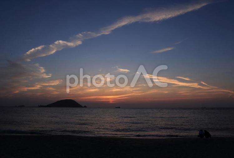薄暮 夕日,海辺,夕暮れの写真素材