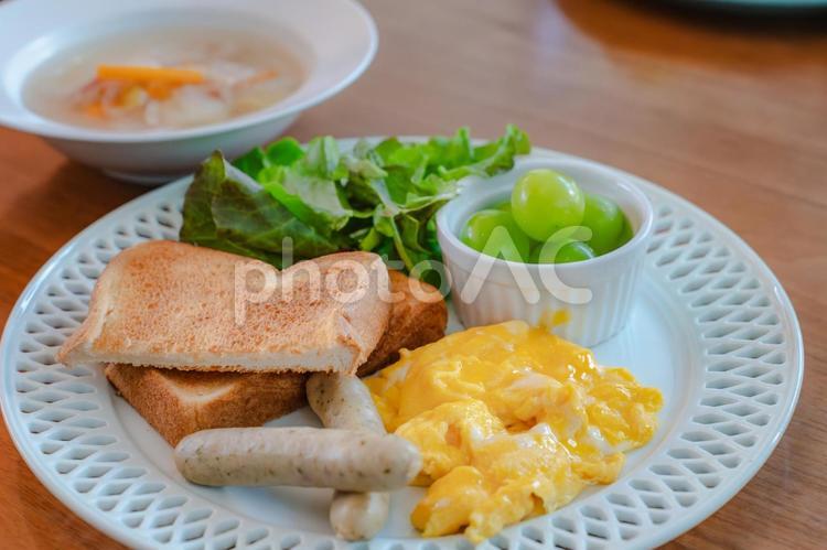 洋風モーニングの朝食 朝食,洋食,トーストの写真素材