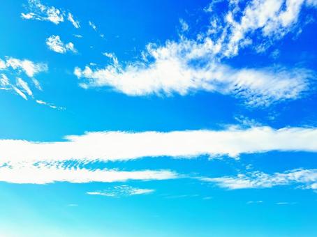 青空と雲の背景 青空と雲の背景の写真