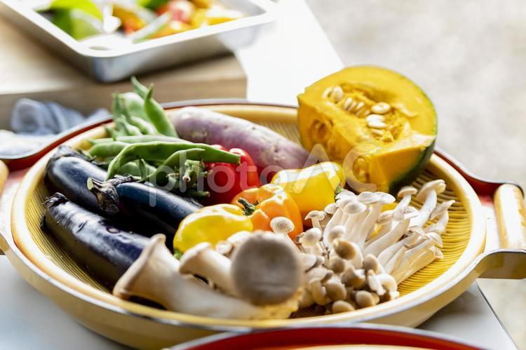 料理に使う新鮮な野菜 料理,野菜,ヘルシーの写真素材