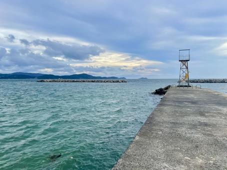 和歌山市片男波海浜の岸壁 和歌山市片男波海浜の岸壁 海,海岸,海面の写真素材