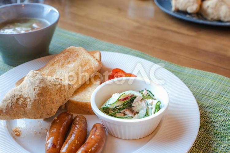 トーストとスープの朝食プレート 朝食,洋食,トーストの写真素材