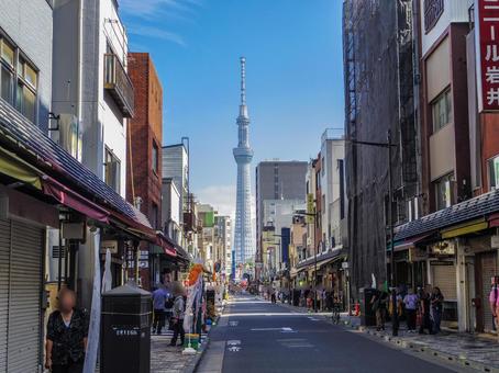 【東京都】かっぱ橋道具街とスカイツリー かっぱ橋道具街,スカイツリー,東京スカイツリーの写真素材