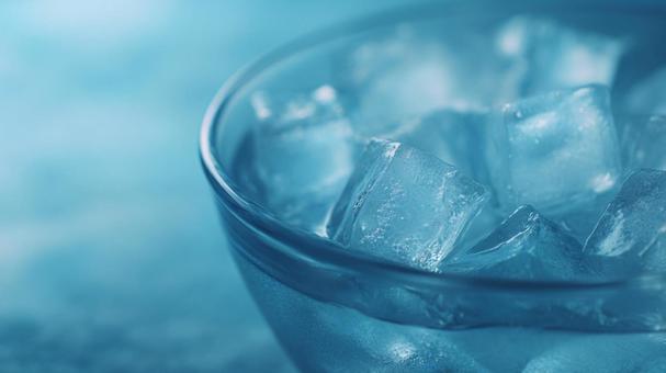 光を反射する氷と水の美しい表面 光を反射する氷と水の美しい表面の写真