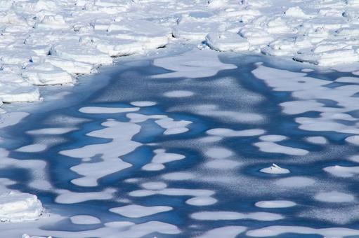 凍った海面にできた模様 凍った海面にできた模様 流氷,流氷原,氷に覆われたの写真素材
