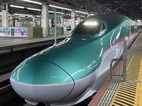 東北新幹線 E5系 前面 東北新幹線,e5系,はやぶさの写真素材