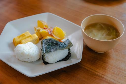 おにぎりの和朝食 朝食,和食,おにぎりの写真素材