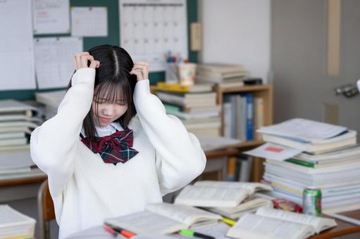 頭を抱える学生 女子学生,高校生,学生の写真素材