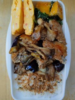 挽き肉舞茸なす炒めのお弁当! 挽き肉舞茸なす炒めのお弁当! お弁当,弁当,お昼ご飯の写真素材