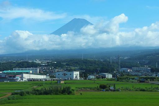 7月下旬の新幹線からの夏の富士山 7月下旬の新幹線からの夏の富士山の写真
