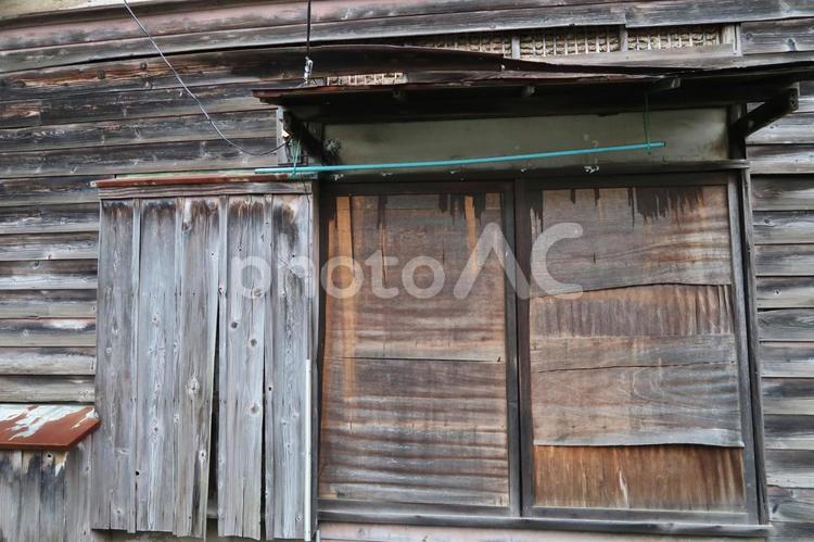古い木造の家2 古い木造の家,木造住宅,古い家の写真素材